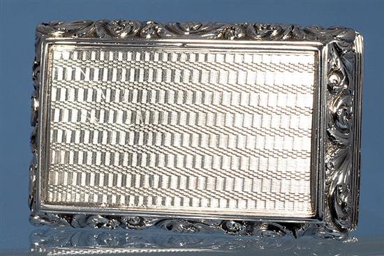 A George IV silver snuff box, by Thomas Shaw, Length 79mm. Weight 3.4oz/107 grams.
